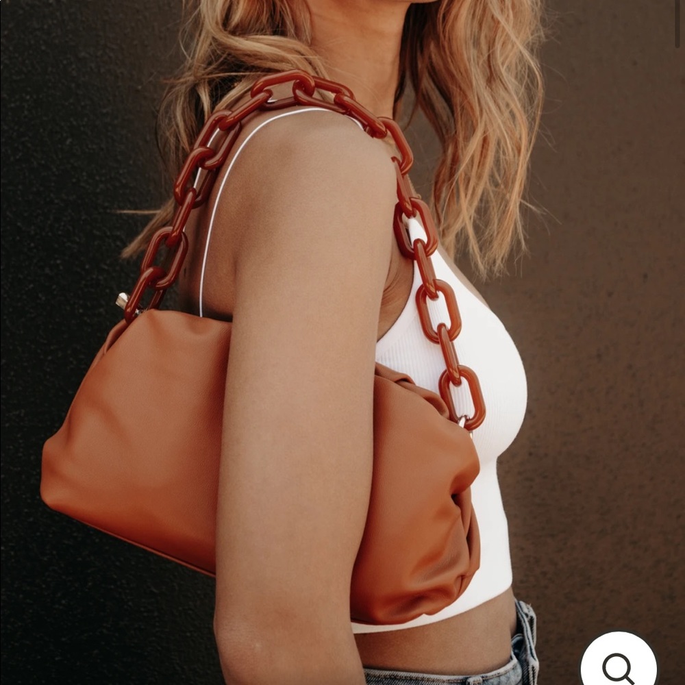 FAUX LEATHER CHAIN BAG (CAMEL)